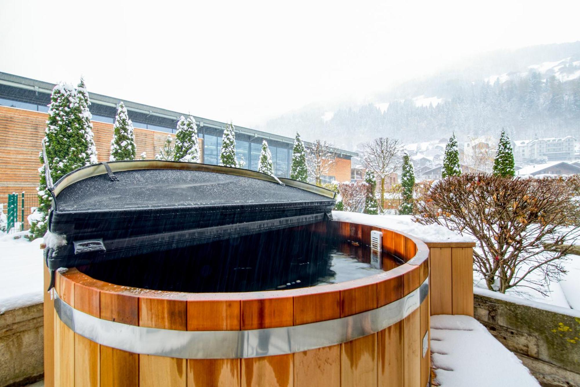 Lodge 01 Next To Skilift, Hot Tub & Bbq Champery Exterior photo